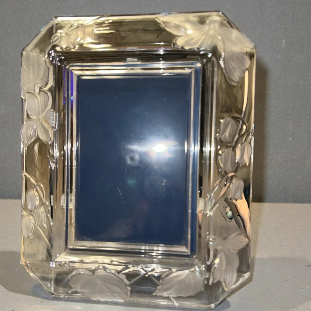 💖Beautiful Vintage Crystal Floral 5 X 7 Photo Frame